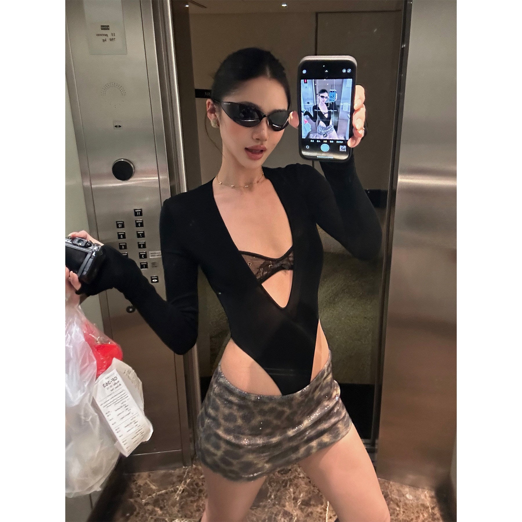 rovente_Sexy_V-neck_Slim_Fit_Stretch_Black_Acetate_Women_Casual_Long_Sleeve_T-Shits_MISSTT