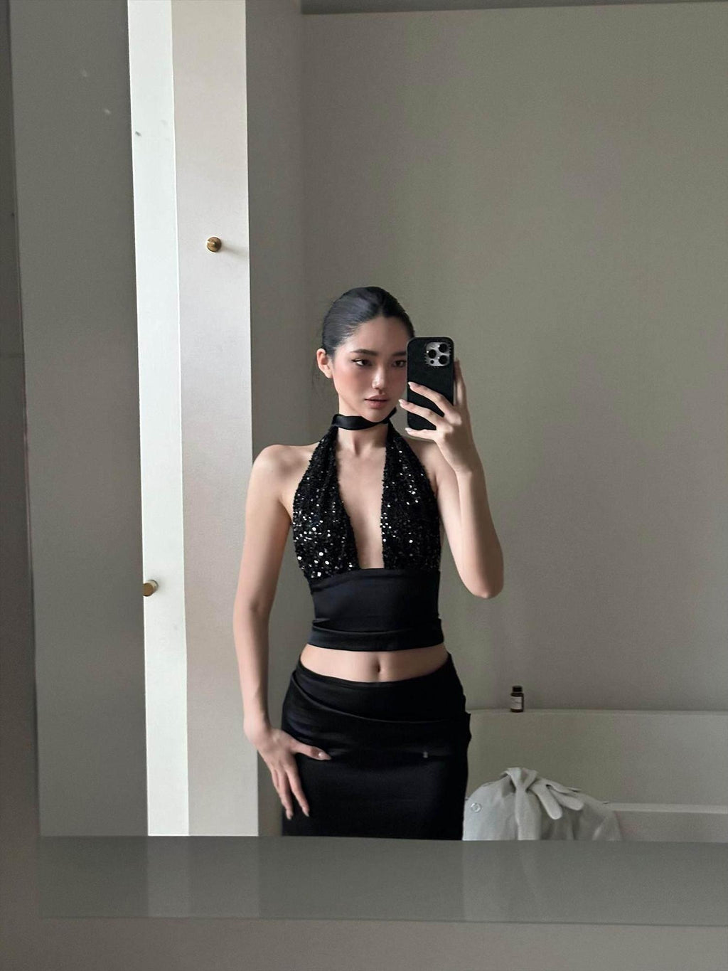 rovente Silky Stretch Slim Fit Cropped Cami Casual Black Tank Halte Cop Tops
