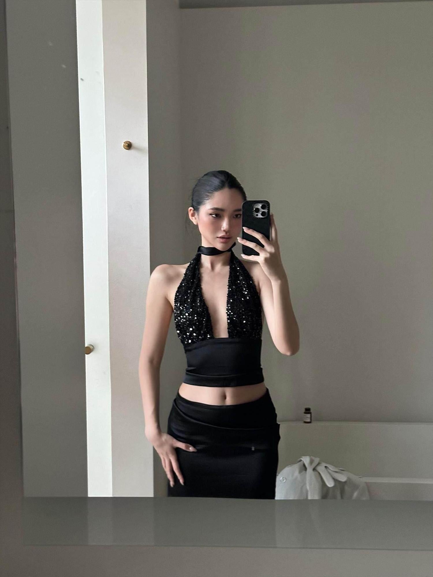 rovente Silky Stretch Slim Fit Cropped Cami Casual Black Tank Halte Cop Tops