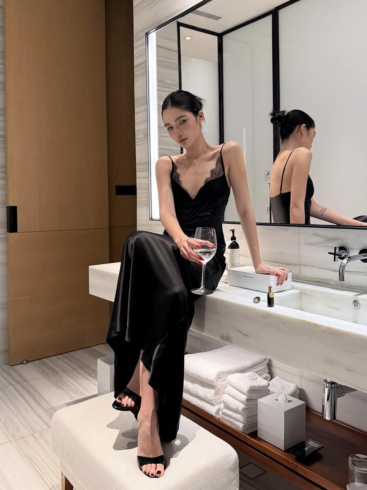 rovente Elegant Lace Slim V-neck Spaghetti Strap Fitted Zipper Acetate Black Maxi Desses