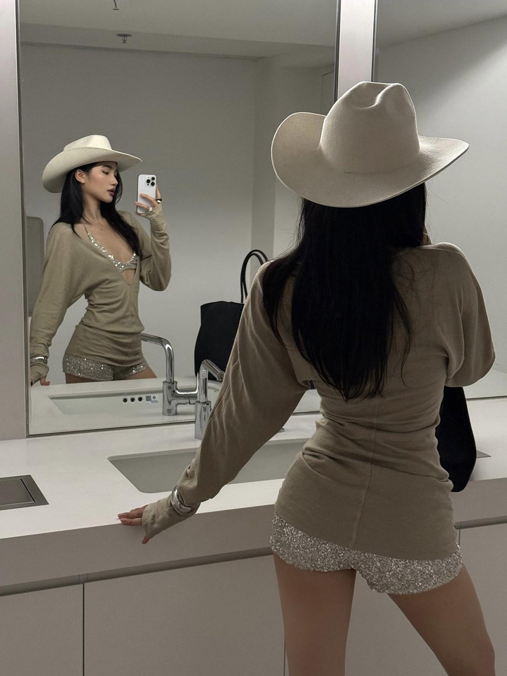 rovente Sequin V-neck Slim Knit Casual Wool Blend Beige Long Sleeve T-Shits
