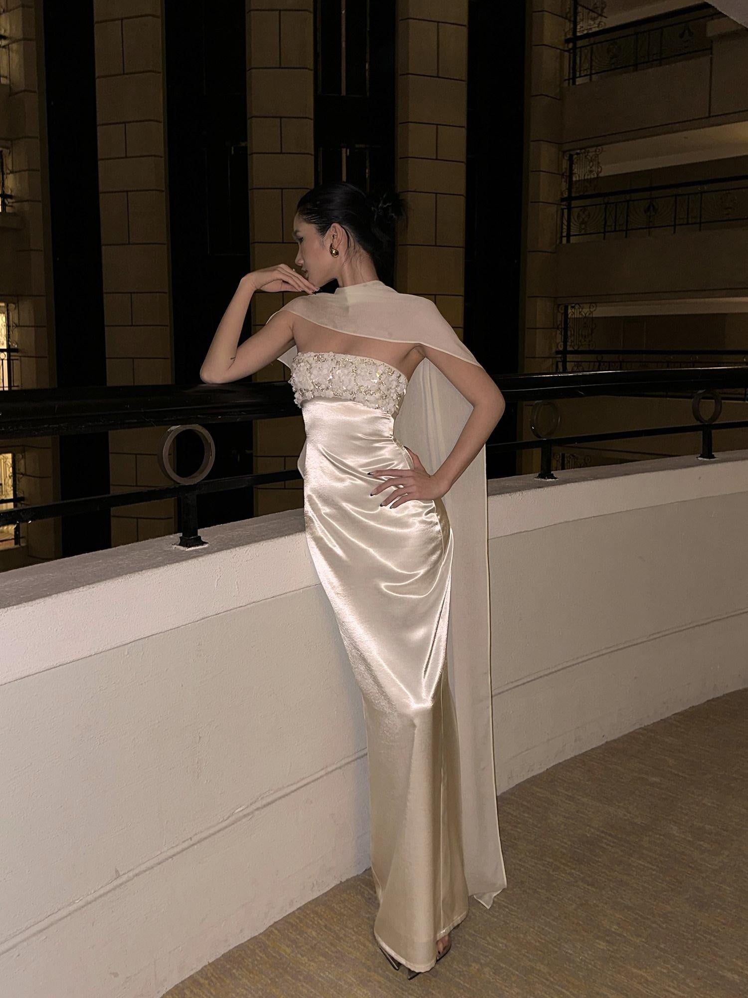 rovente Sparkling Sequin Elegant Fitted Strapless Zipper Evening Party White Maxi Desses