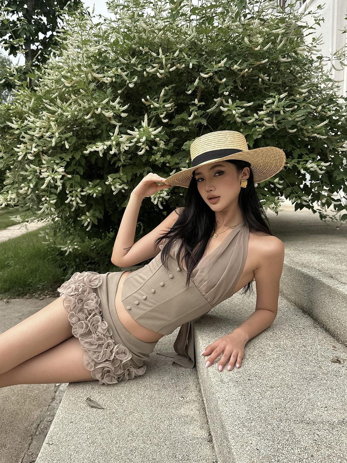 rovente Original Backless V-neck Halter Slim Fit Padded Crop Women Khaki Camisoles