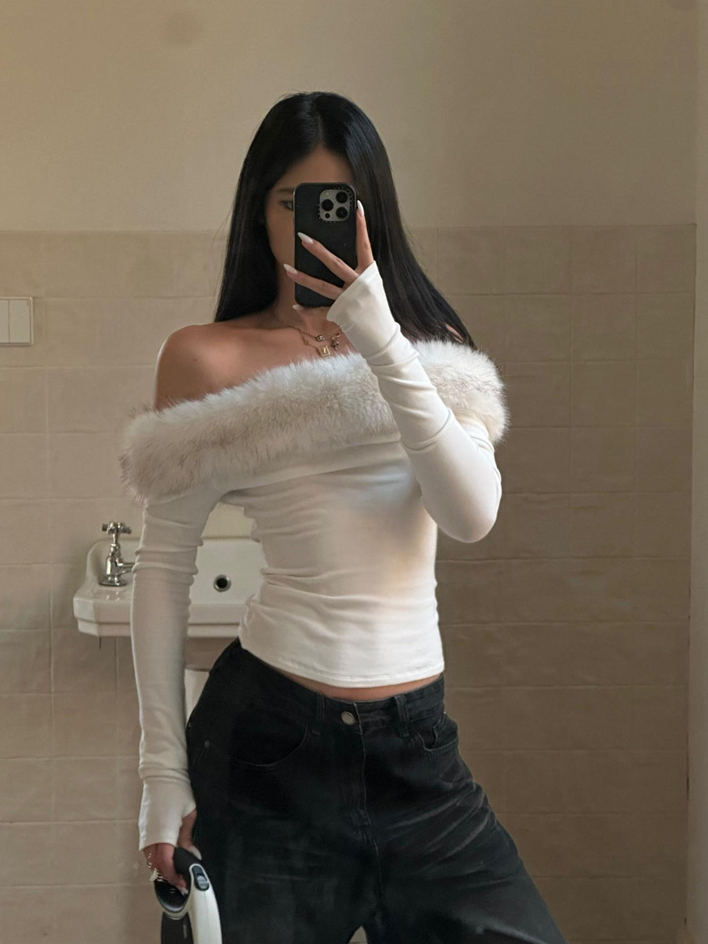rovente Soft Stretch Knit Slim Fit Casual Long Sleeve White Women Off Shoulde Cop Tops