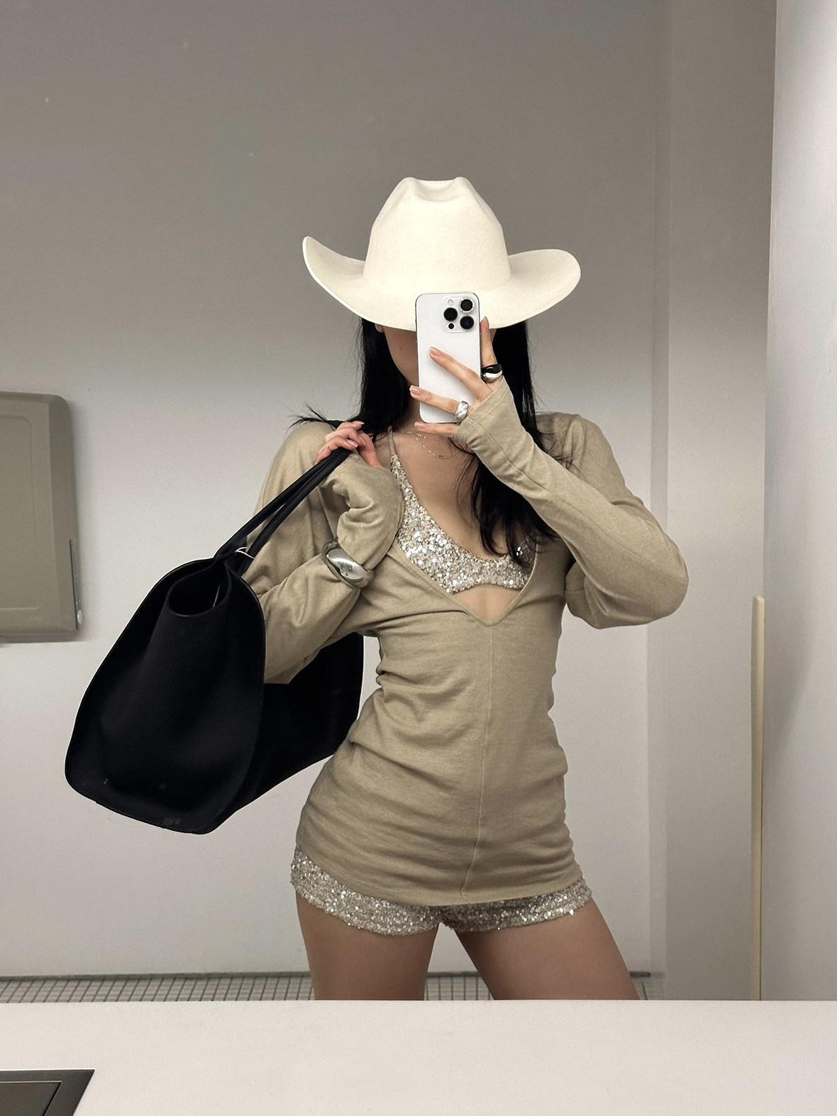 rovente Sequin V-neck Slim Knit Casual Wool Blend Beige Long Sleeve T-Shits