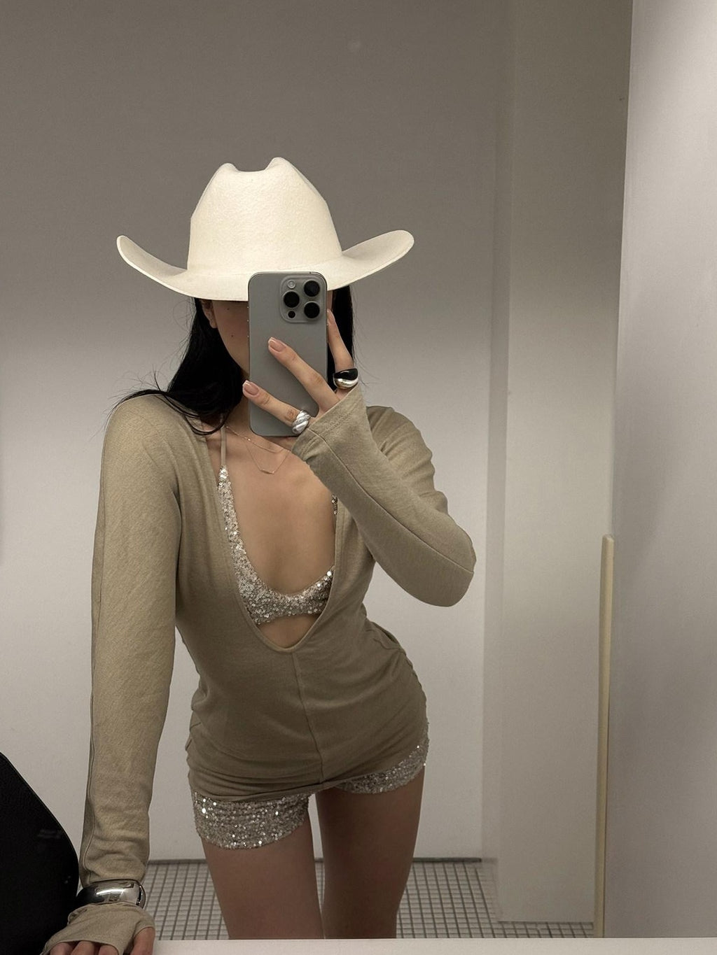 rovente Sequin V-neck Slim Knit Casual Wool Blend Beige Long Sleeve T-Shits
