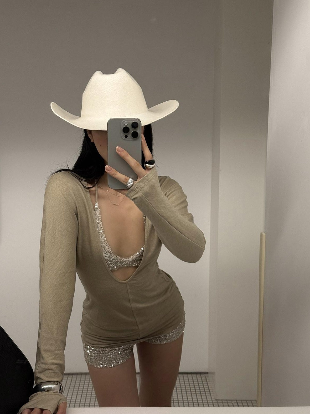 rovente Sequin V-neck Slim Knit Casual Wool Blend Beige Long Sleeve T-Shits