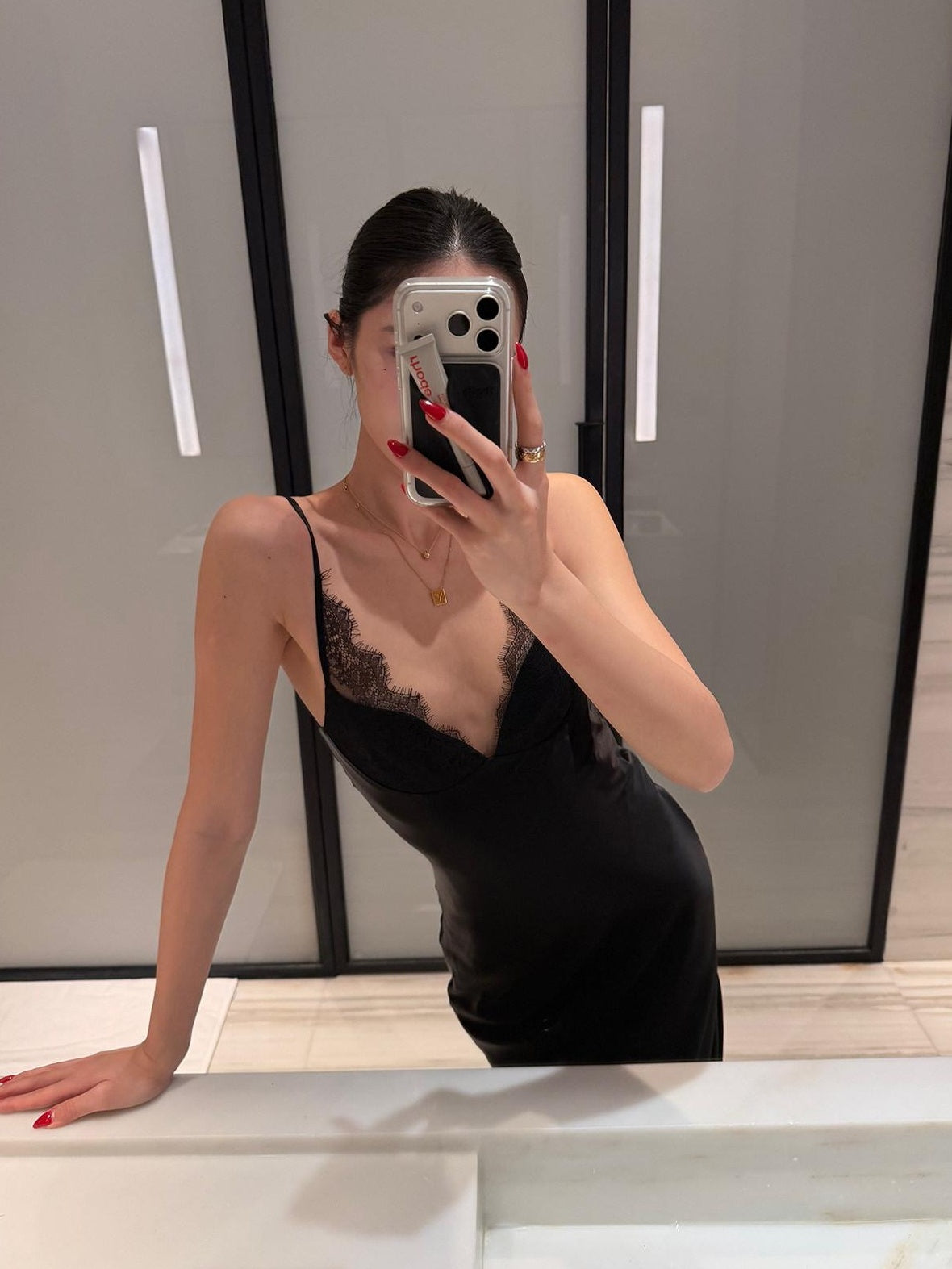 rovente Elegant Lace Slim V-neck Spaghetti Strap Fitted Zipper Acetate Black Maxi Desses
