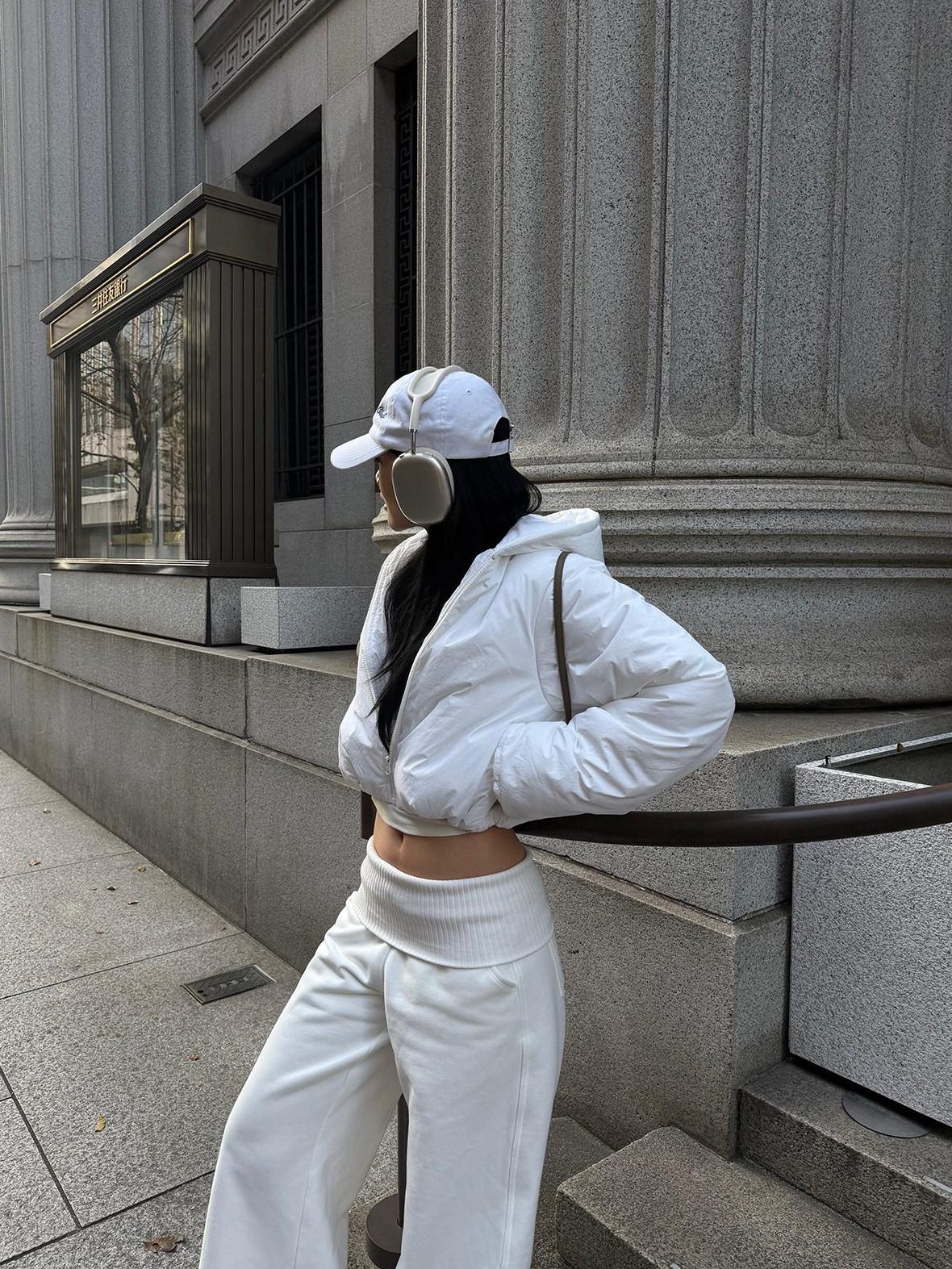 rovente High Stretch High Waist Flare Pocket Casual Minimalist Women White Sweatpants