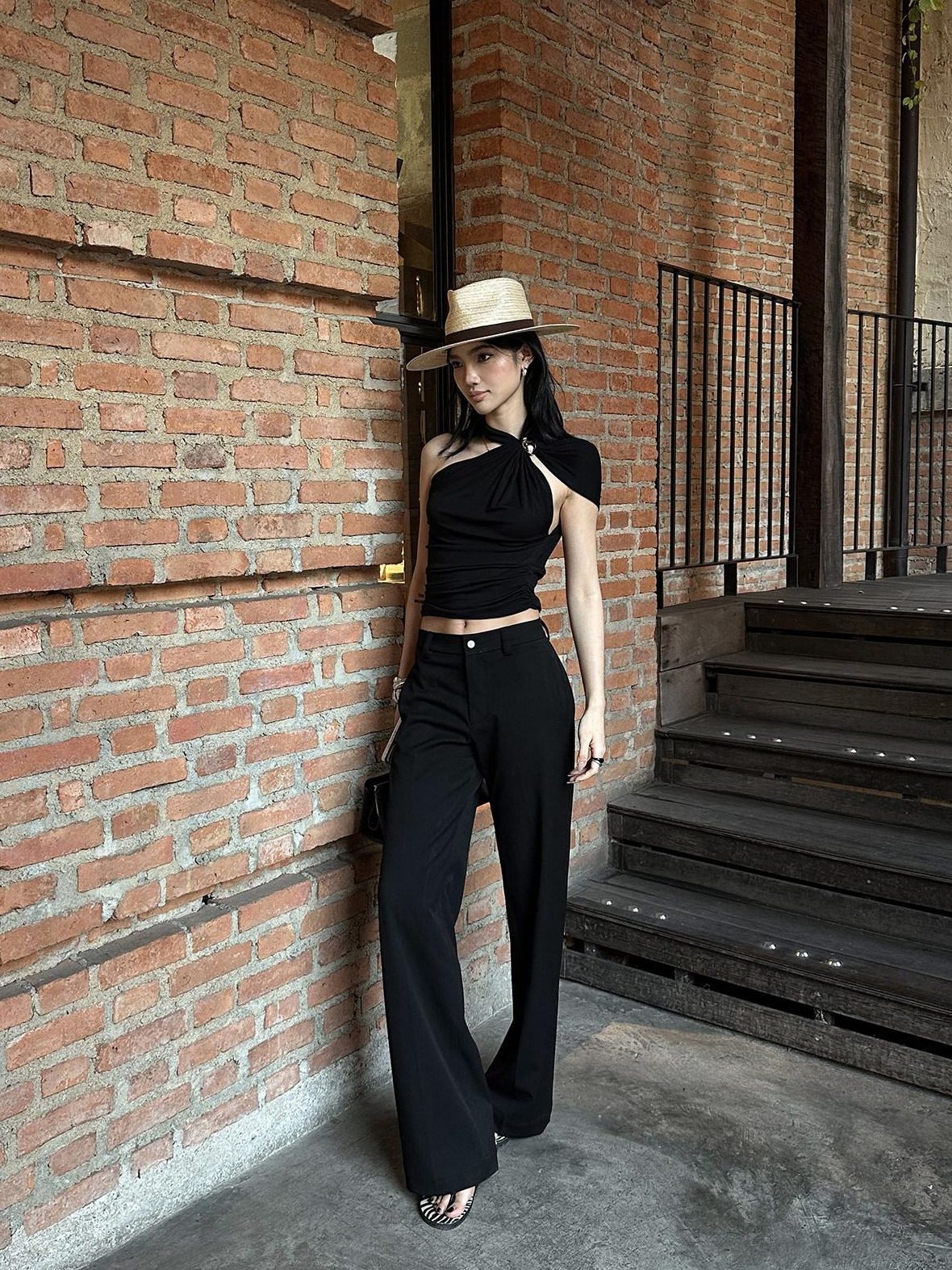 rovente Lyocell Breathable Stretch Elegant Slim 3D Detail Women Halte Cop Tops