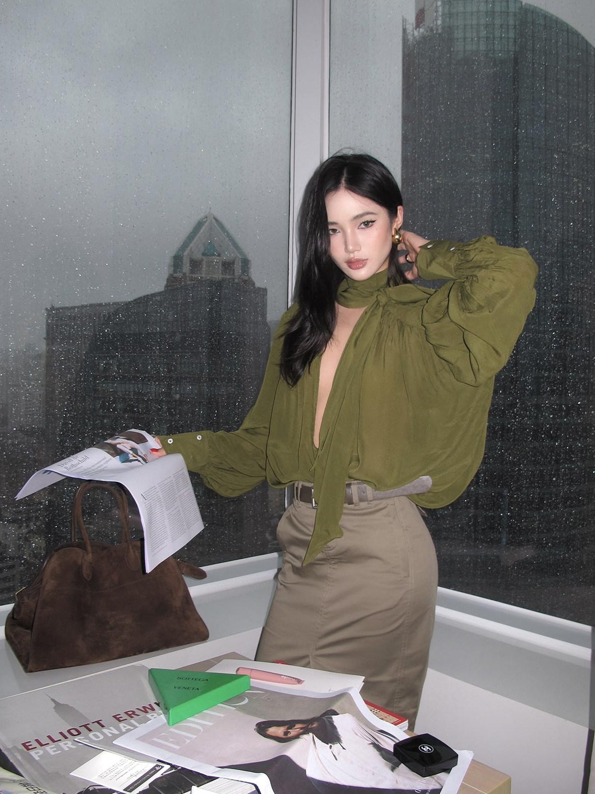 rovente Lightweight Minimal Commuter Loose V-neck Solid Green Pullover Longsleeve Blouses