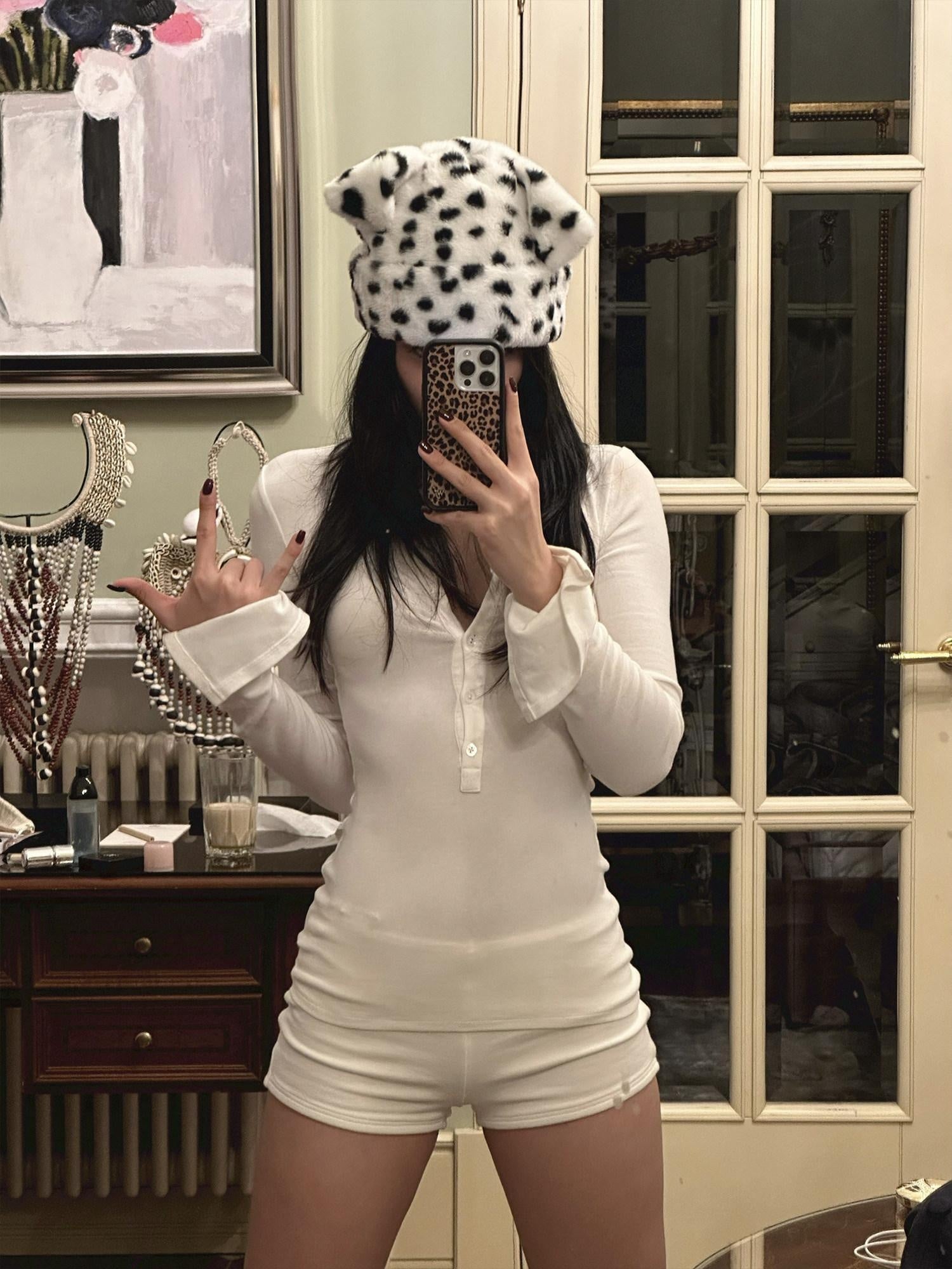 rovente Soft Knit V-neck Button Slim Casual Women White Long Sleeve Top & Shots Sets