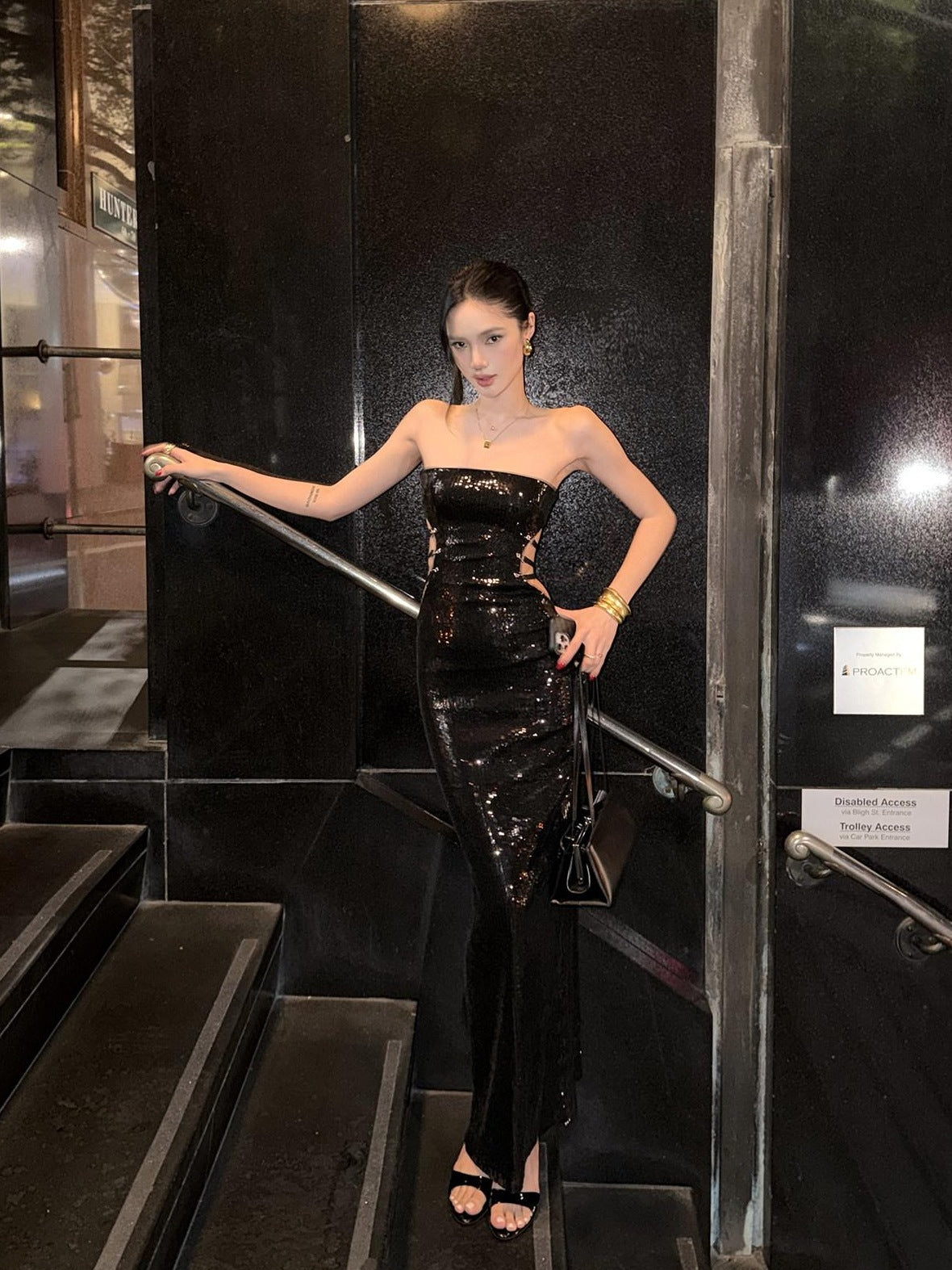 rovente Elegant Sequin Strapless Bodycon Women Party Banquet Black Polyester Mini Desses