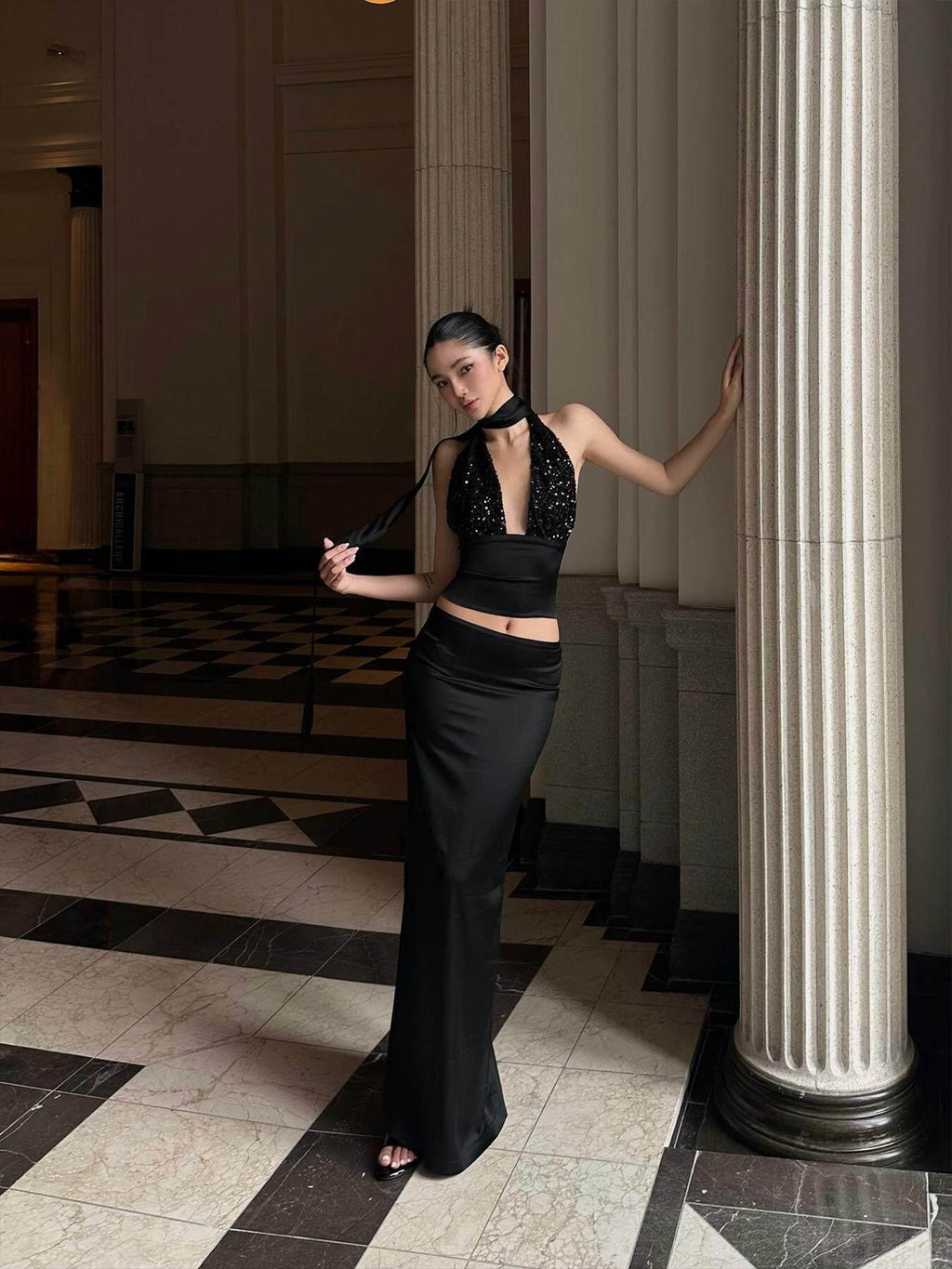 rovente Silky Stretch Slim Fit Cropped Cami Casual Black Tank Halte Cop Tops
