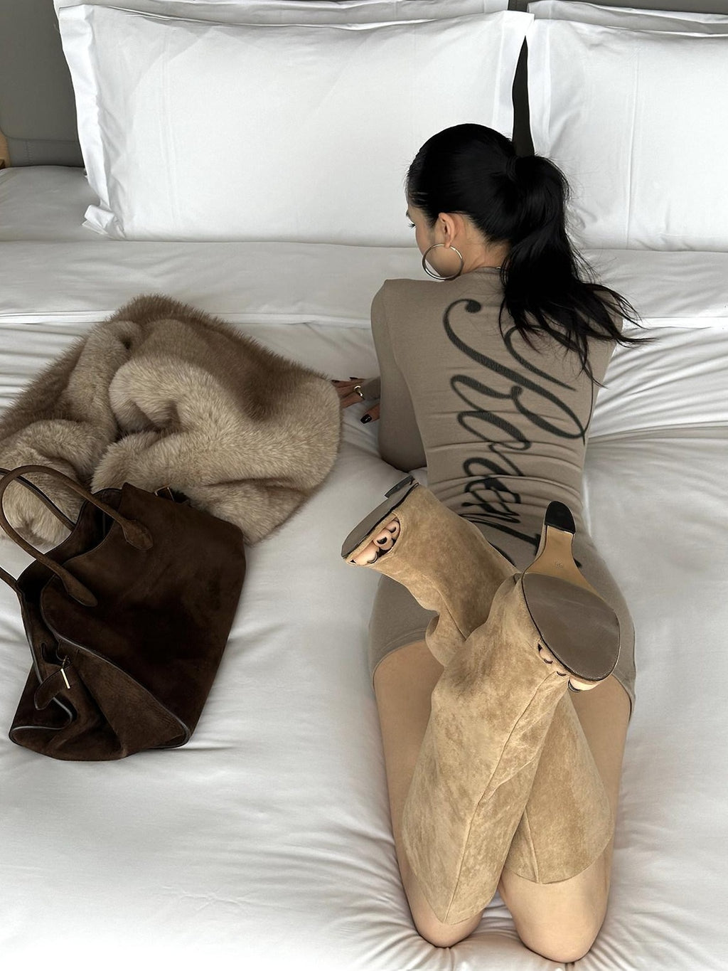 rovente Soft Viscose Blend Slim Elegant V-neck Logo Pullover Women Long Sleeve T-Shits