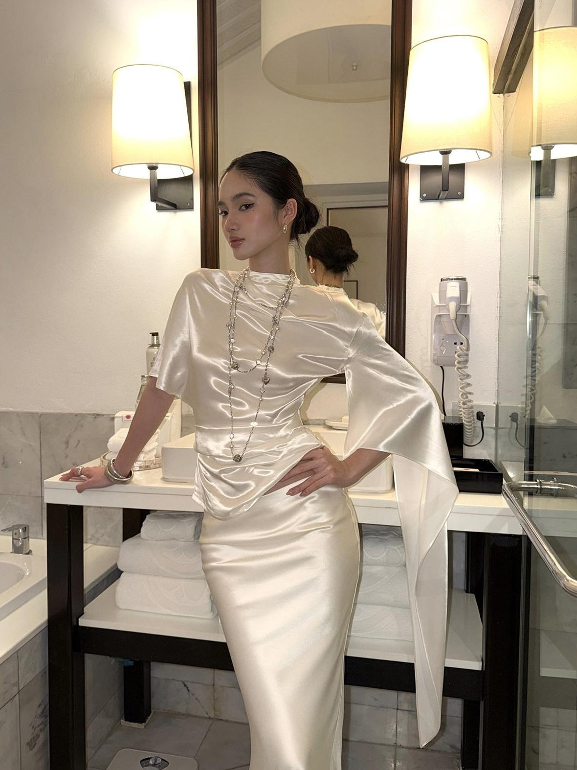 rovente Elegant Slim Woven White Short Sleeve Stand Collar Women Banquet Top & Skit Sets