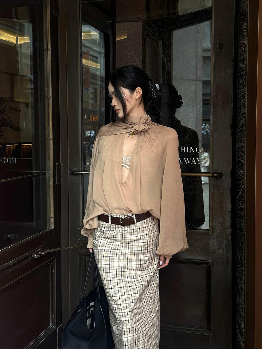 rovente Elegant V-neck Loose Fit Long Sleeve Nude Woven Zipper Women Party Blouses